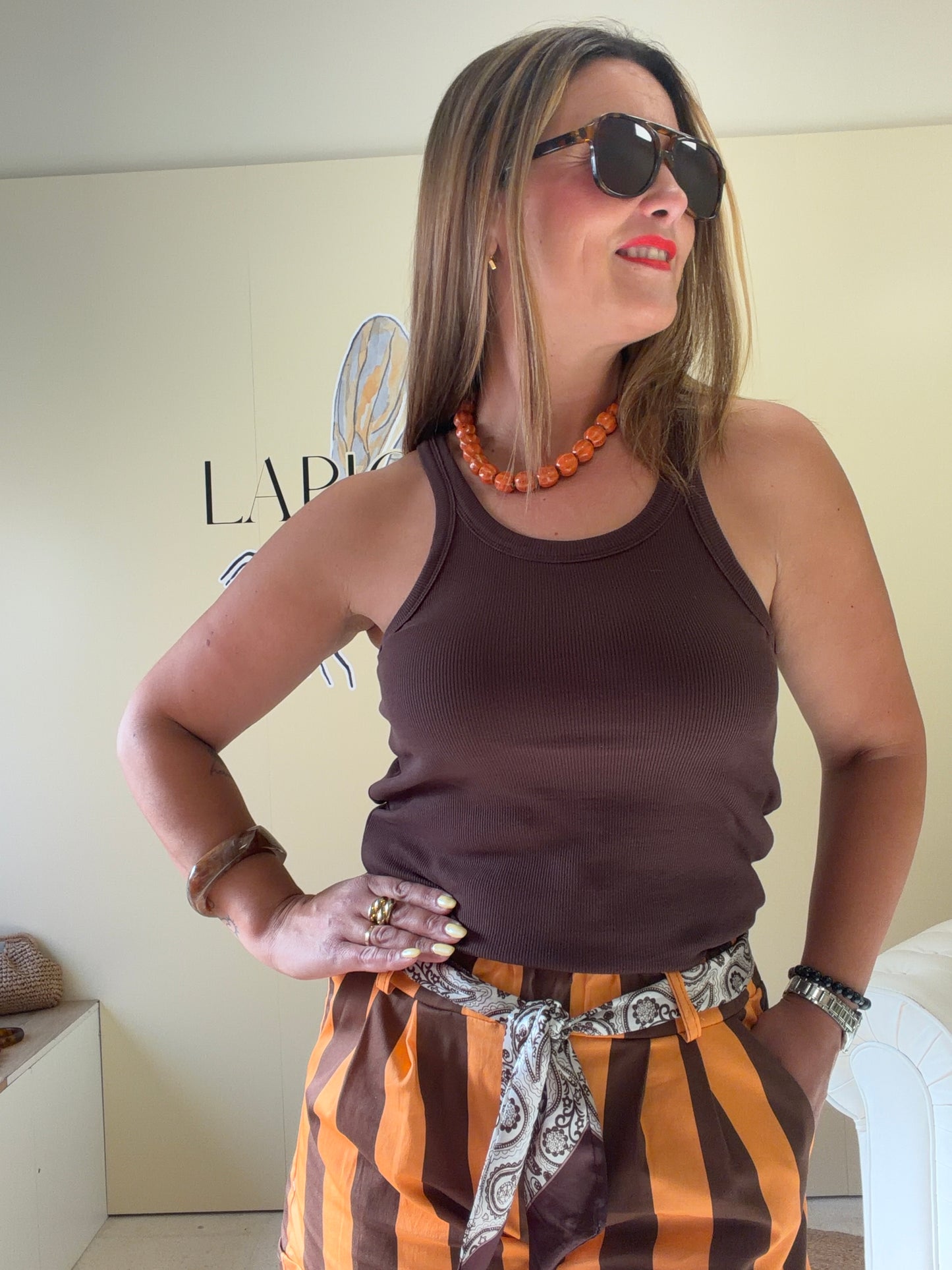 Top marrón Kina